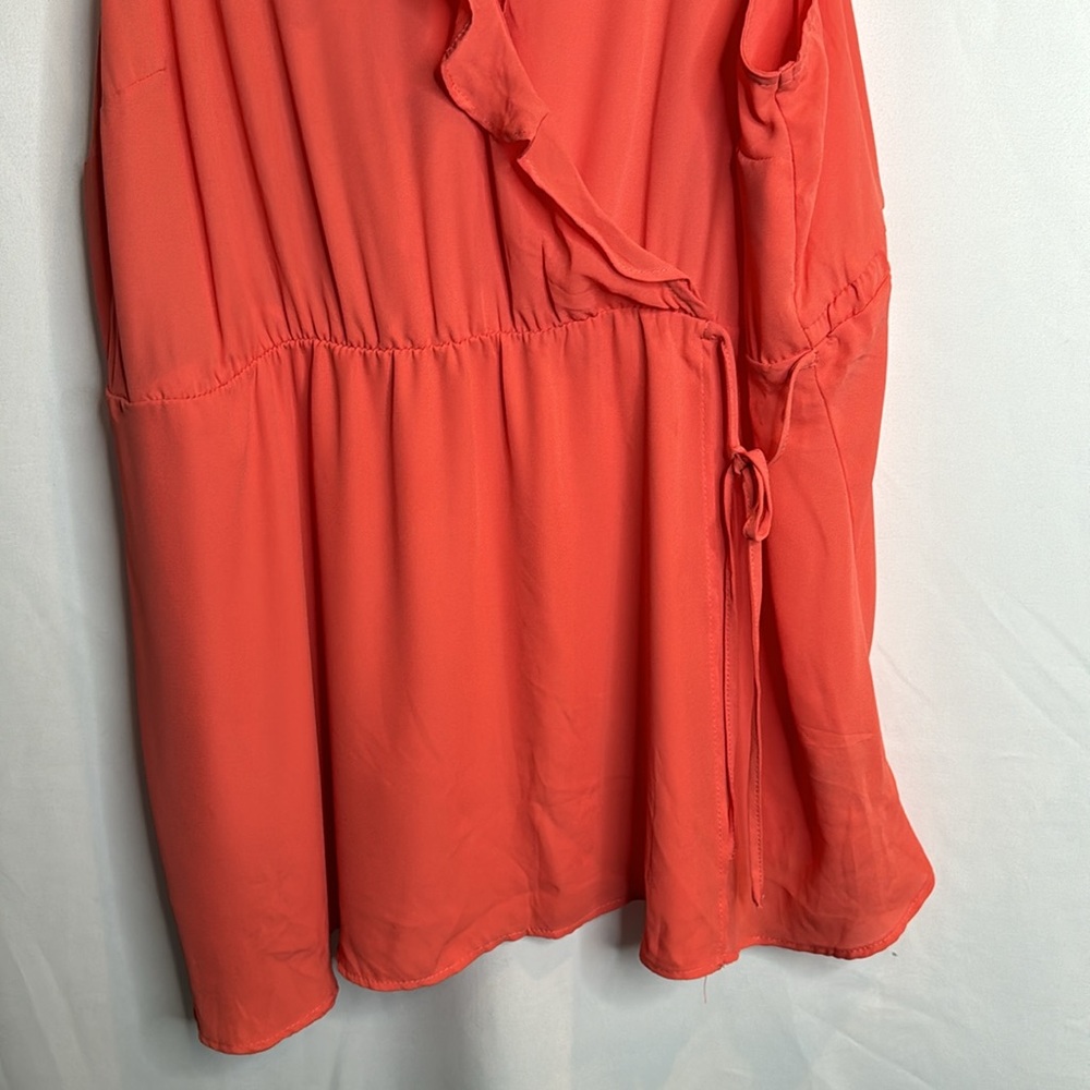 ❤️3/$30 Torrid Coral Blouse - Picture 3 of 9